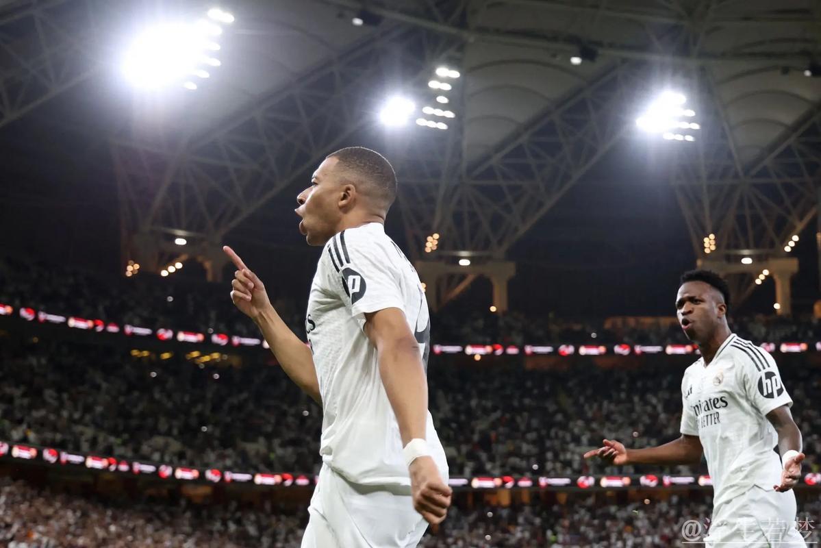 1-1!姆巴佩神勇难掩遗憾,熊皇点射救主,皇马遭巴萨反超 1-1!姆巴佩神勇难掩遗憾,熊皇点射救主,皇马遭巴萨反超